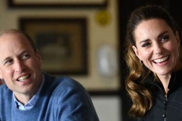 Famille royale LIVE : Maintenant, c'est le service !  Kate et William ravissent la reine avant le retour d'Harry