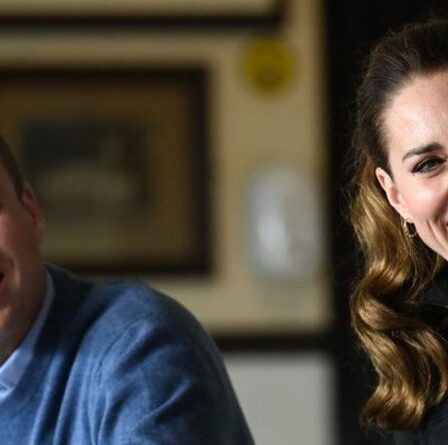 Famille royale LIVE : Maintenant, c'est le service !  Kate et William ravissent la reine avant le retour d'Harry