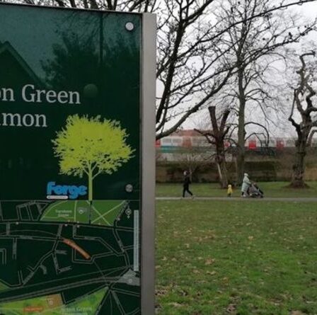 Femme battue par un homme avec de l'asphalte en béton pour avoir pris trop de temps dans les toilettes de l'ouest de Londres