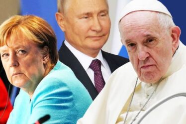 Gaffe du pape François : le pontife cite par erreur Vladimir Poutine lorsqu'il loue Angela Merkel