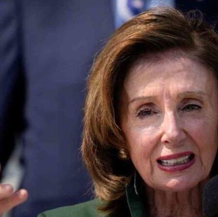 « Gardez votre nez en dehors ! » Les Britanniques font rage alors que Nancy Pelosi lance un ultimatum à un accord américain