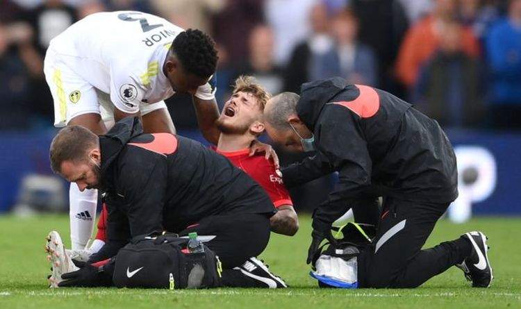 Harvey Elliott subit une blessure d'horreur alors que la star de Liverpool est forcée contre Leeds