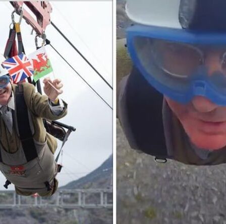 Jacob Rees-Mogg se jette dans la tyrolienne la plus rapide du monde dans une vidéo à couper le souffle