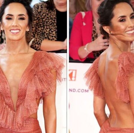 Janette Manrara présente une exposition audacieuse dans une robe dos nu aux gros seins aux NTA sans le beau Aljaz