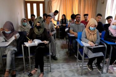« Je ne peux pas étudier par peur ! »  Les talibans cachent des étudiantes derrière des rideaux