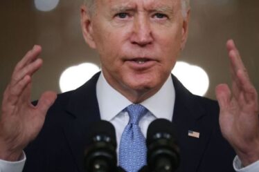 Joe Biden envisage d'envoyer de l'argent aux talibans alors que les militants célèbrent la "pleine indépendance"