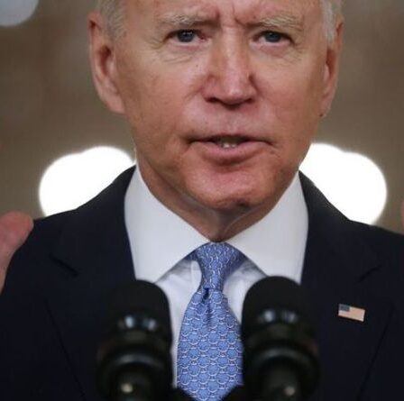 Joe Biden envisage d'envoyer de l'argent aux talibans alors que les militants célèbrent la "pleine indépendance"