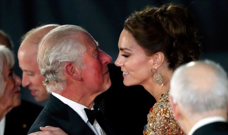 Kate Middleton et le prince Charles montrent de l'affection car ils semblent être «beaucoup plus proches»