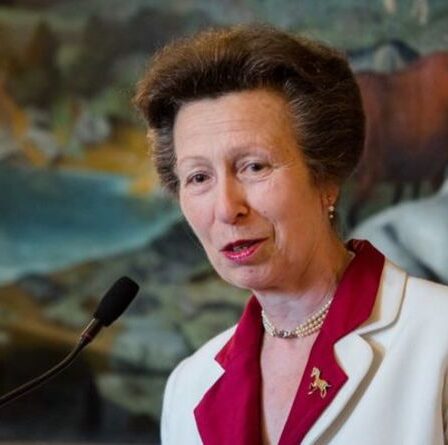 Kate et le prince William mettent de côté leurs projets de visite en Australie alors que la princesse Anne s'intensifie