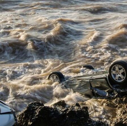 L'Espagne inondées EN DIRECT: Des voitures balayées en Méditerranée par des torrents déchaînés - 28 zones et touristes alertés