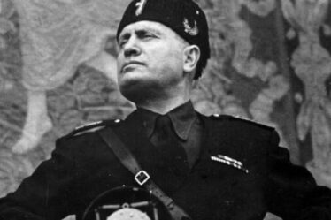 L'Italie furieuse alors que l'héritier de Benito Mussolini appelle au vote sur les monuments du fascisme