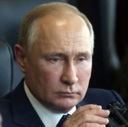 La Russie "envahit" les pays de l'OTAN avec un énorme blitz de missiles alors que Poutine renforce ses exercices militaires