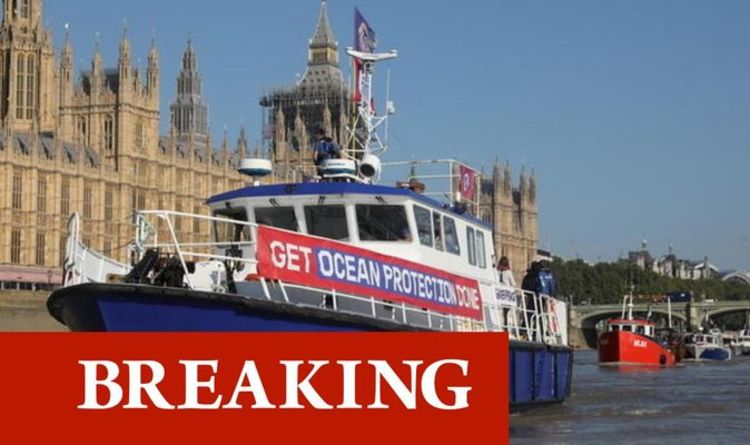 La flottille entre dans la Tamise alors que la furieuse rangée de super chalutiers de l'UE éclate – Boris exhorté à agir