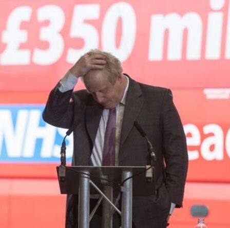 La hausse des impôts des conservateurs est «vulnérable sur le flanc droit» alors qu'un nouveau sondage donne une longueur d'avance aux travaillistes stagnants