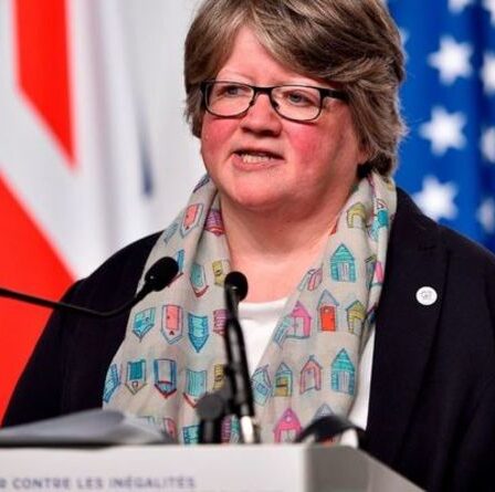 La ministre du DWP, Therese Coffey, s'est complètement trompée sur la demande de crédit universel