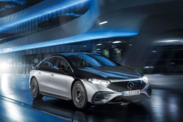 La nouvelle berline électrique de 100 000 £ de Mercedes est maintenant disponible à l'achat au Royaume-Uni