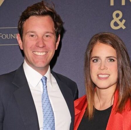 La nouvelle mère, la princesse Eugénie, rayonne alors qu'elle aime sortir avec Jack Brooksbank