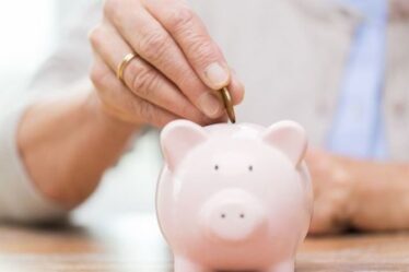 La pension de l'État devrait augmenter de plus de 300 £ l'année prochaine - combien toucherez-vous ?