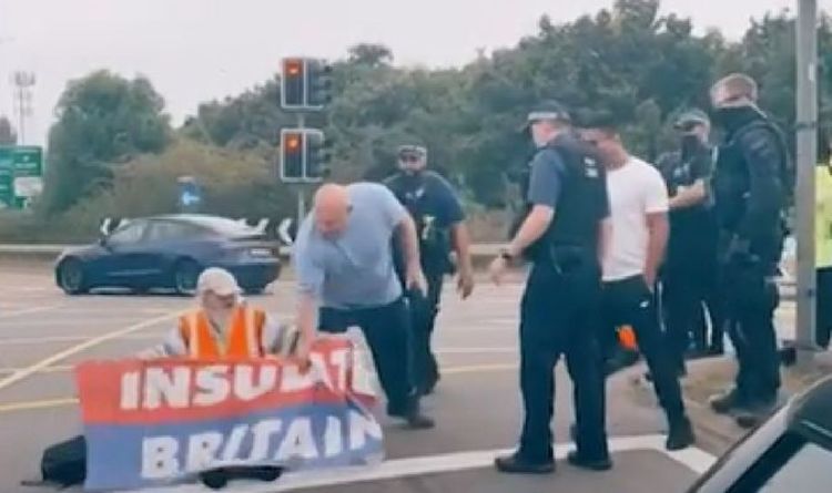 La police a critiqué la «farce» d'Insulate Britain M25 alors que les conducteurs partaient pour éloigner les manifestants