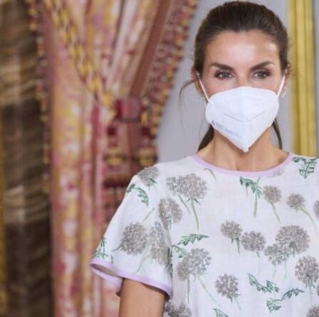 La reine Letizia assiste aux prix du développement durable à Madrid après avoir fait ses adieux à sa fille