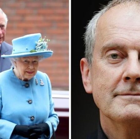 La reine "a trouvé le prince Charles très difficile" et "extravagant", a déclaré Gyles Brandreth