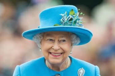 La reine interviendra et guérira « la rupture entre Meghan et Harry avec la famille royale » – « des signes positifs »