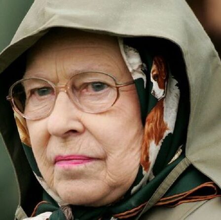 La reine sera déconcertée par les photographes pourchassant Andrew autour de Balmoral «chéri»