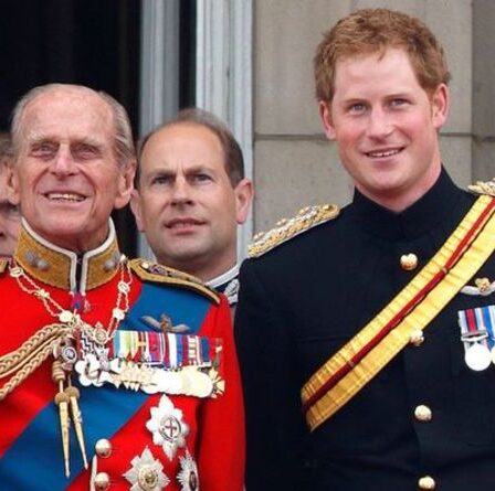 La réponse directe du prince Philip à la tournée de Harry en Afghanistan "Assurez-vous de revenir en vie"