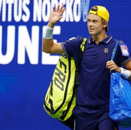 L'adversaire de Novak Djokovic à l'US Open se déchaîne sur les réseaux sociaux après avoir apporté un sac IKEA sur le terrain