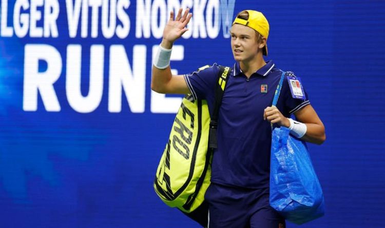 L'adversaire de Novak Djokovic à l'US Open se déchaîne sur les réseaux sociaux après avoir apporté un sac IKEA sur le terrain