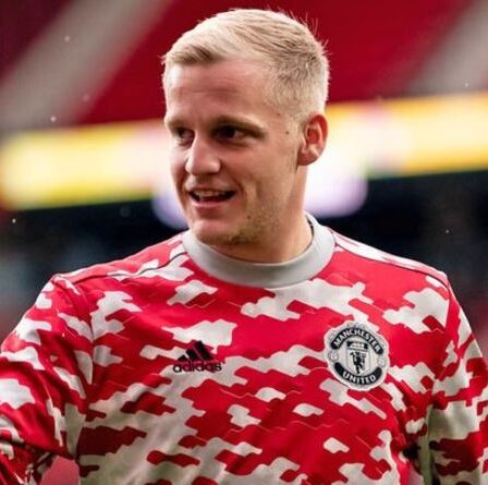 L'agent de la star de Man Utd, Van de Beek, confirme les pourparlers d'Everton et critique le transfert de Ronaldo