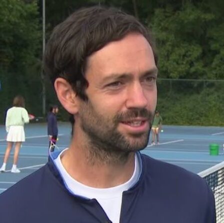 L'ancien entraîneur "extrêmement fier" d'Emma Raducanu dit que la victoire est "difficile à exprimer"