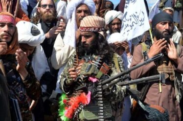 Le Royaume-Uni s'entretient avec les talibans sur le "défi" pour sauver les Britanniques bloqués en Afghanistan