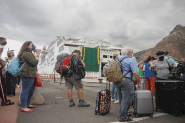 Le chaos des vacances en Espagne pour les touristes alors que le volcan de La Palma provoque le chaos