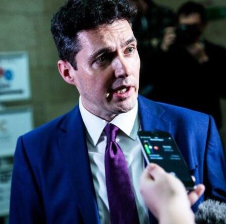 Le député conservateur explique la raison du chaos en carburant en une phrase alors qu'il dénonce l'échec du secteur privé