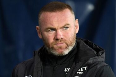 Le patron du Derby Wayne Rooney déchire le propriétaire Mel Morris après l'entrée du club dans l'administration