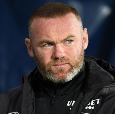 Le patron du Derby Wayne Rooney déchire le propriétaire Mel Morris après l'entrée du club dans l'administration