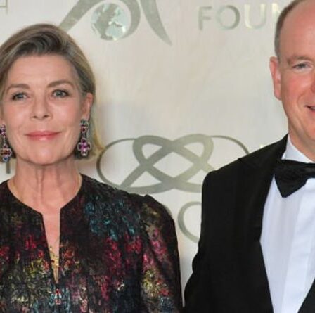 Le prince Albert rejoint par des célébrités au gala de Monaco alors que Charlene continue de guérir