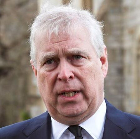 Le prince Andrew tient des « discussions de crise » sur des allégations d'agression sexuelle – « Un désastre !