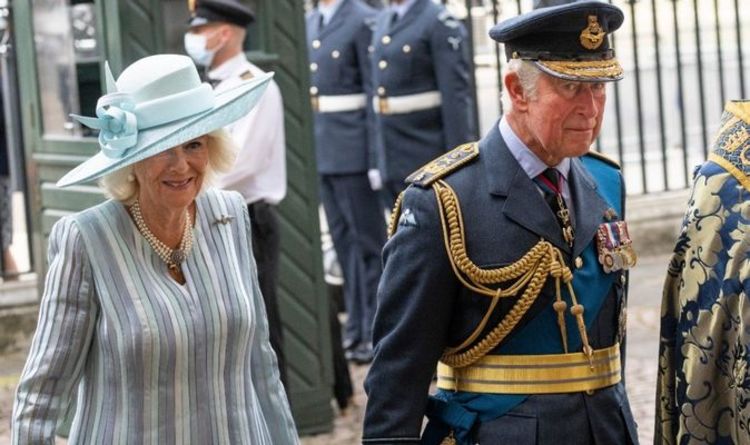 Le prince Charles et Camilla saluent la victoire «remarquable» de la bataille d'Angleterre dans un service émouvant