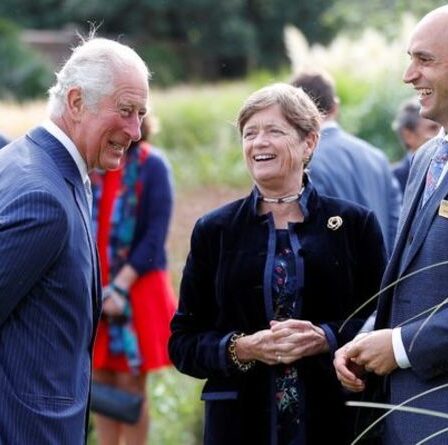 Le prince Charles surprend les pique-niqueurs lors d'une visite «critique» de la biodiversité à Kew Gardens