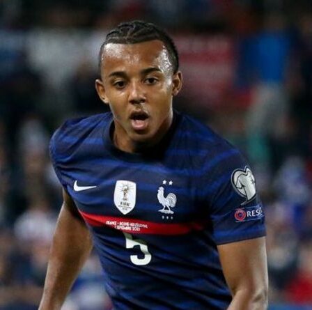 Le transfert de Jules Kounde de Chelsea pourrait toujours être en vie alors que les Bleus clarifient la priorité