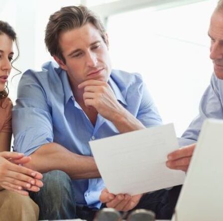 Les Britanniques ne discutent pas de la pension avec leur conjoint «une erreur» Conseils de planification de retraite pour les couples