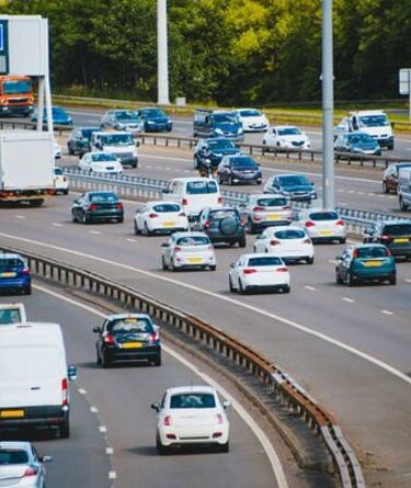 Les changements de taxe sur les voitures par kilomètre seront examinés cet automne pour colmater le «trou noir fiscal»