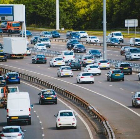 Les changements de taxe sur les voitures par kilomètre seront examinés cet automne pour colmater le «trou noir fiscal»