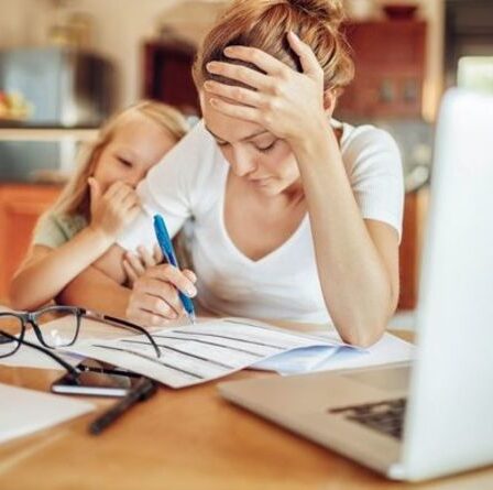 Les familles font face à une «tempête parfaite» – combien vous obtiendrez chaque mois après la réduction du crédit universel