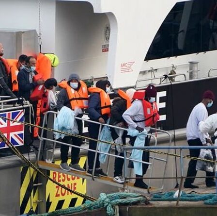 Les fonds pour faire appliquer les lois sur l'immigration illégale sont réduits de 40 millions de livres sterling