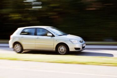Les limiteurs de vitesse de l'UE pourraient ne pas réduire les accidents au Royaume-Uni, car les automobilistes «conduiraient dangereusement»