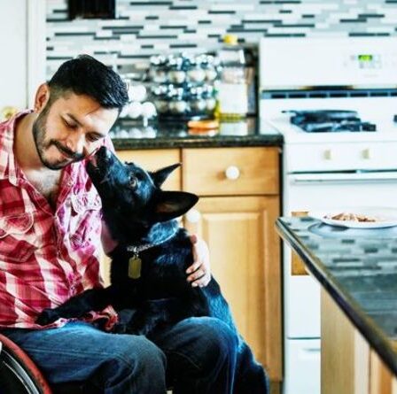 Les personnes qui s'occupent de leurs proches atteints de la maladie d'Alzheimer pourraient recevoir 270 £ supplémentaires par mois