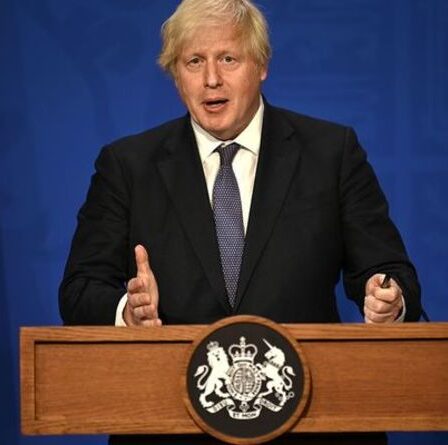 Les pouvoirs «draconiens» de Covid pourraient revenir cet hiver alors que Boris Johnson s'apprête à étendre les lois